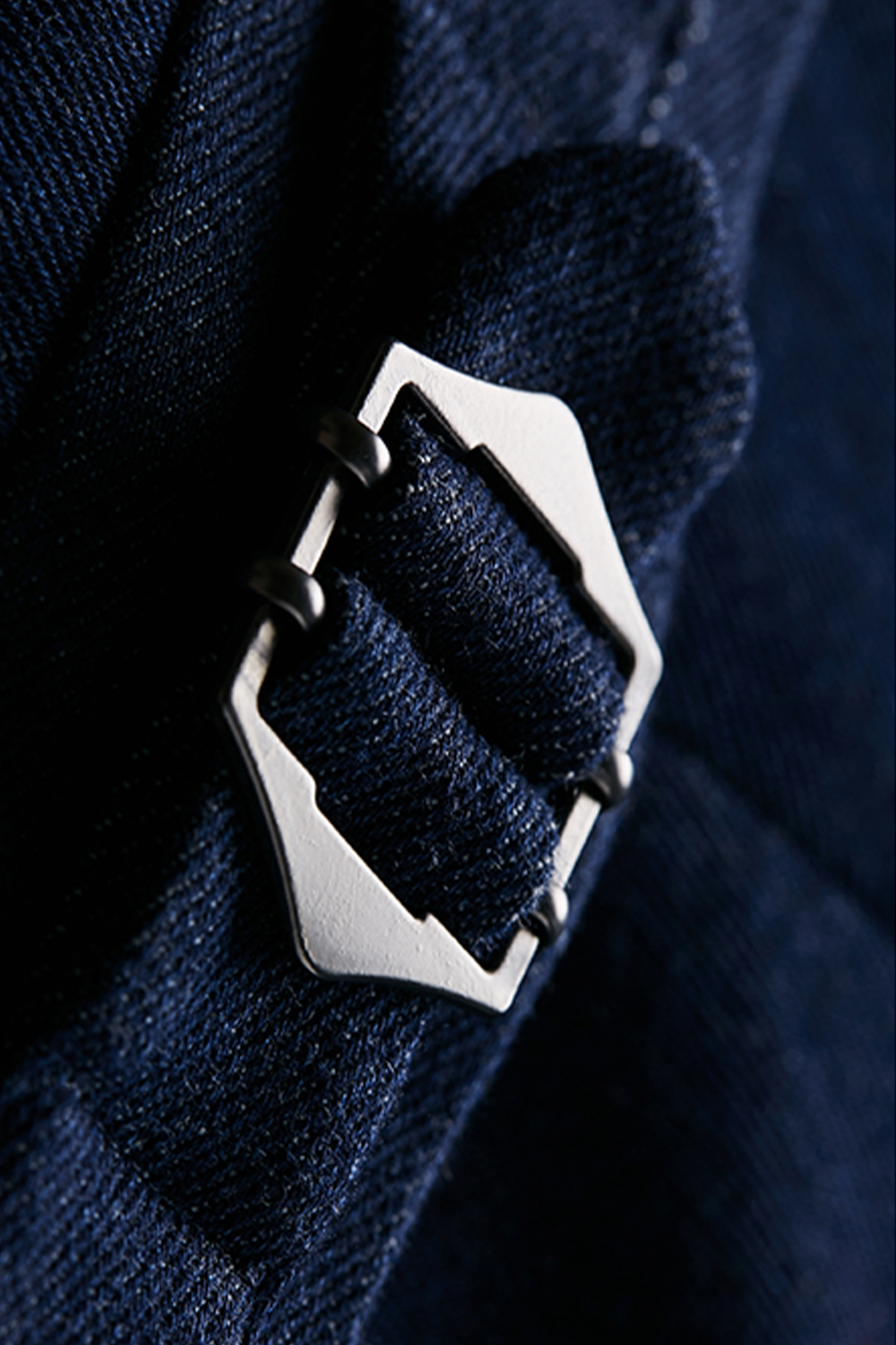 Calça de modelagem italiana, com ajustadores laterais 100% algodão - Maggio Jeans