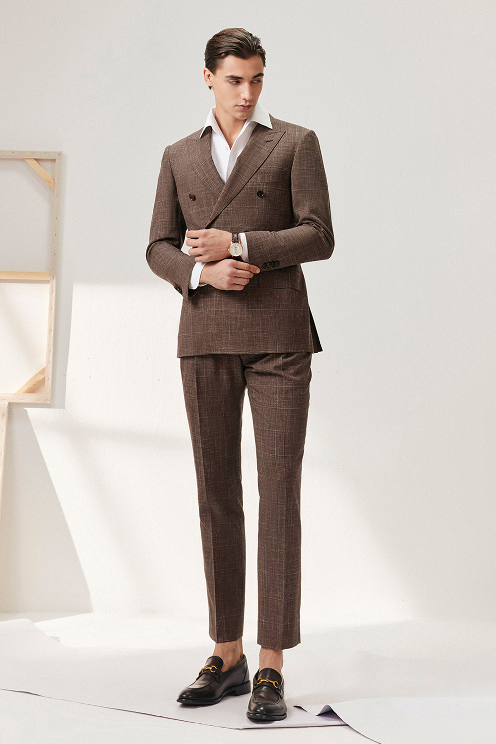Lanifício Vitale Barberis Canonico - Costume double breasted 6x2, half canvas em lã, linho e seda com lapela peak - Marrom café