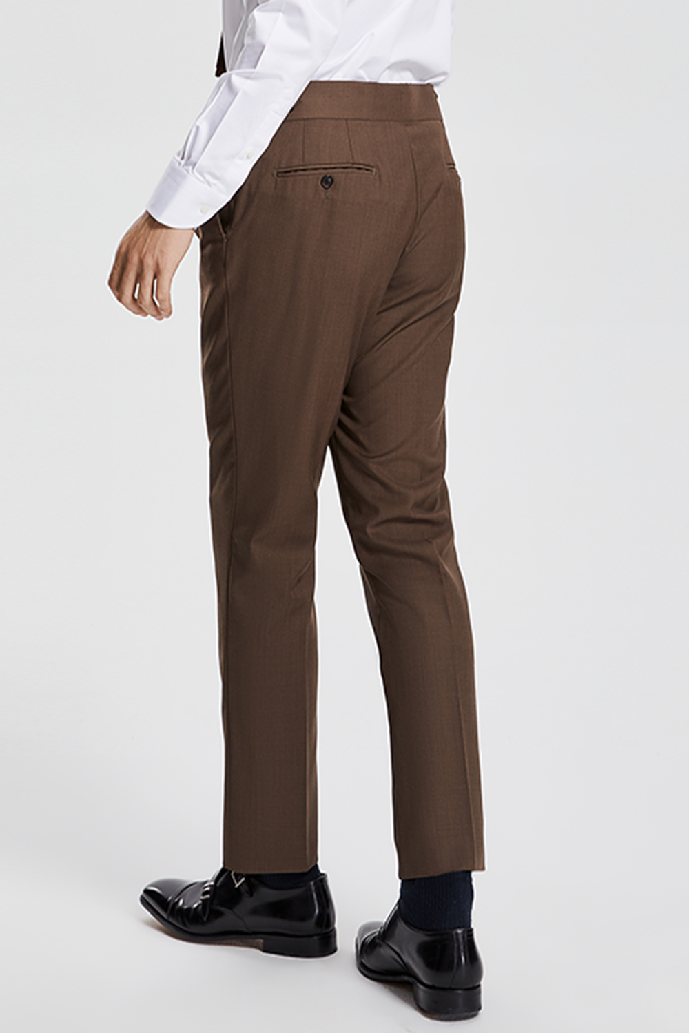 Calça de modelagem italiana, em lã tropical com cintura alta e ajustadores laterais - Marrom
