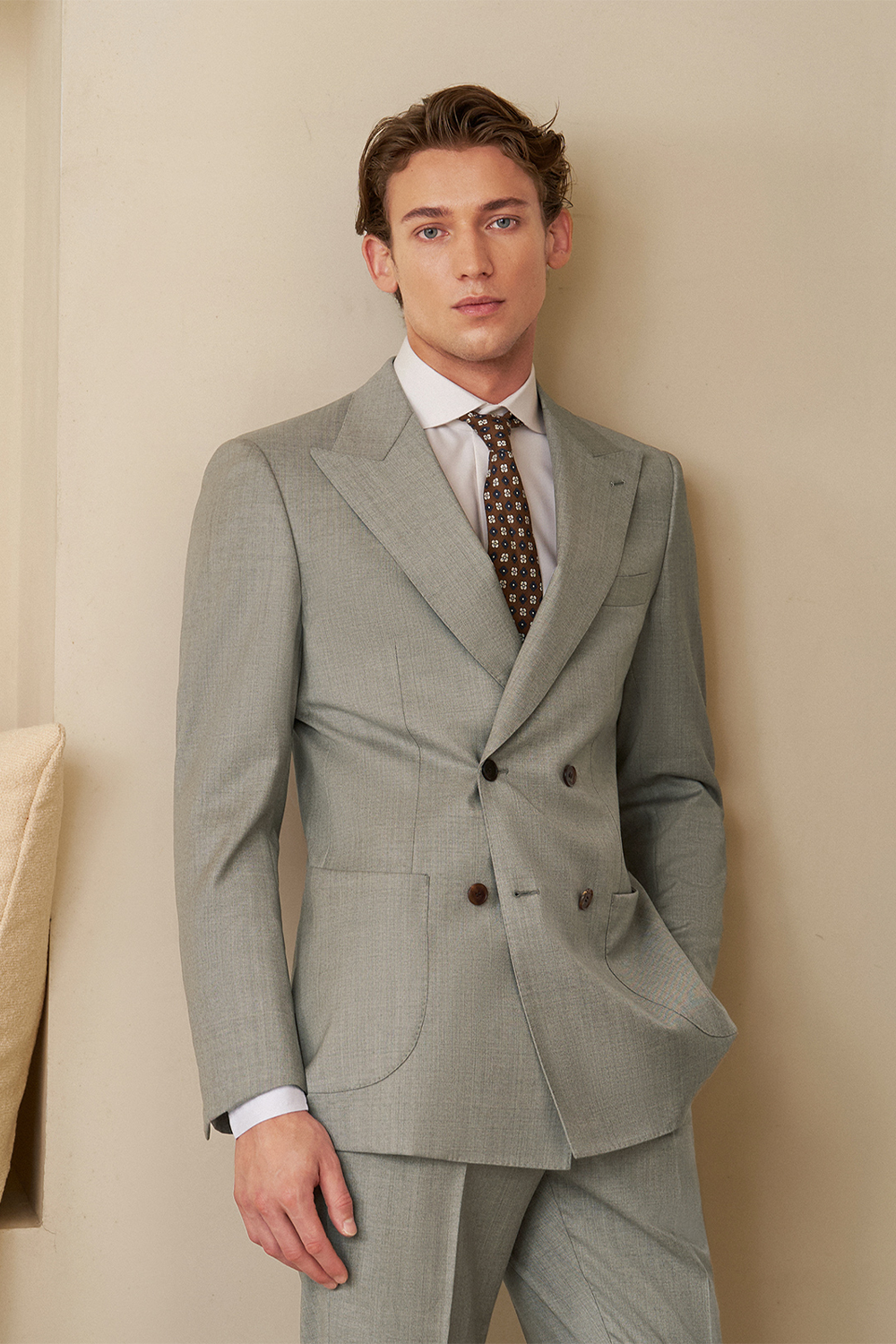 Lanifício Vitale Barberis Canonico - Costume double breasted 4x1, half canvas, lapela peak, em lã merino super 110 18.25 µ - Cinza