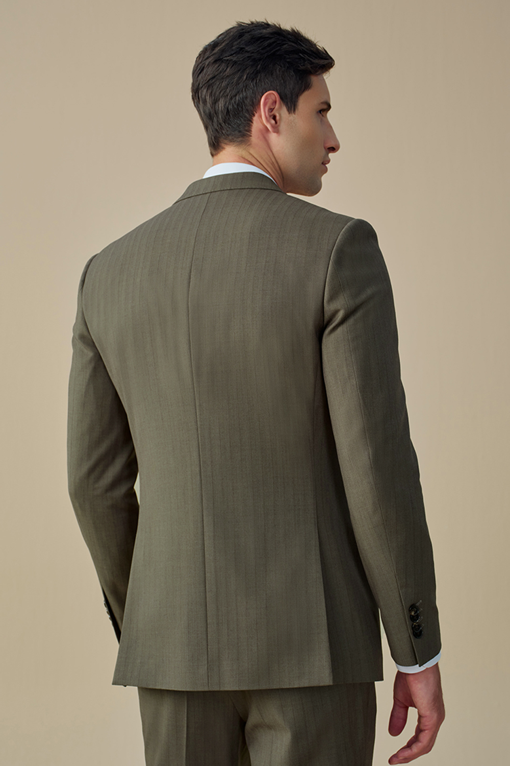Costume double breasted 6x2, em polilã com elastano e lapela peak- Khaki Chá