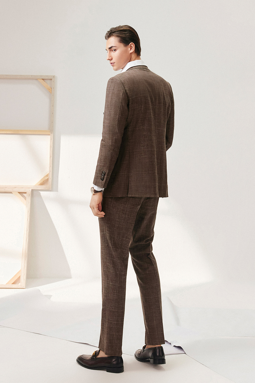 Lanifício Vitale Barberis Canonico - Costume double breasted 6x2, half canvas em lã, linho e seda com lapela peak - Marrom café