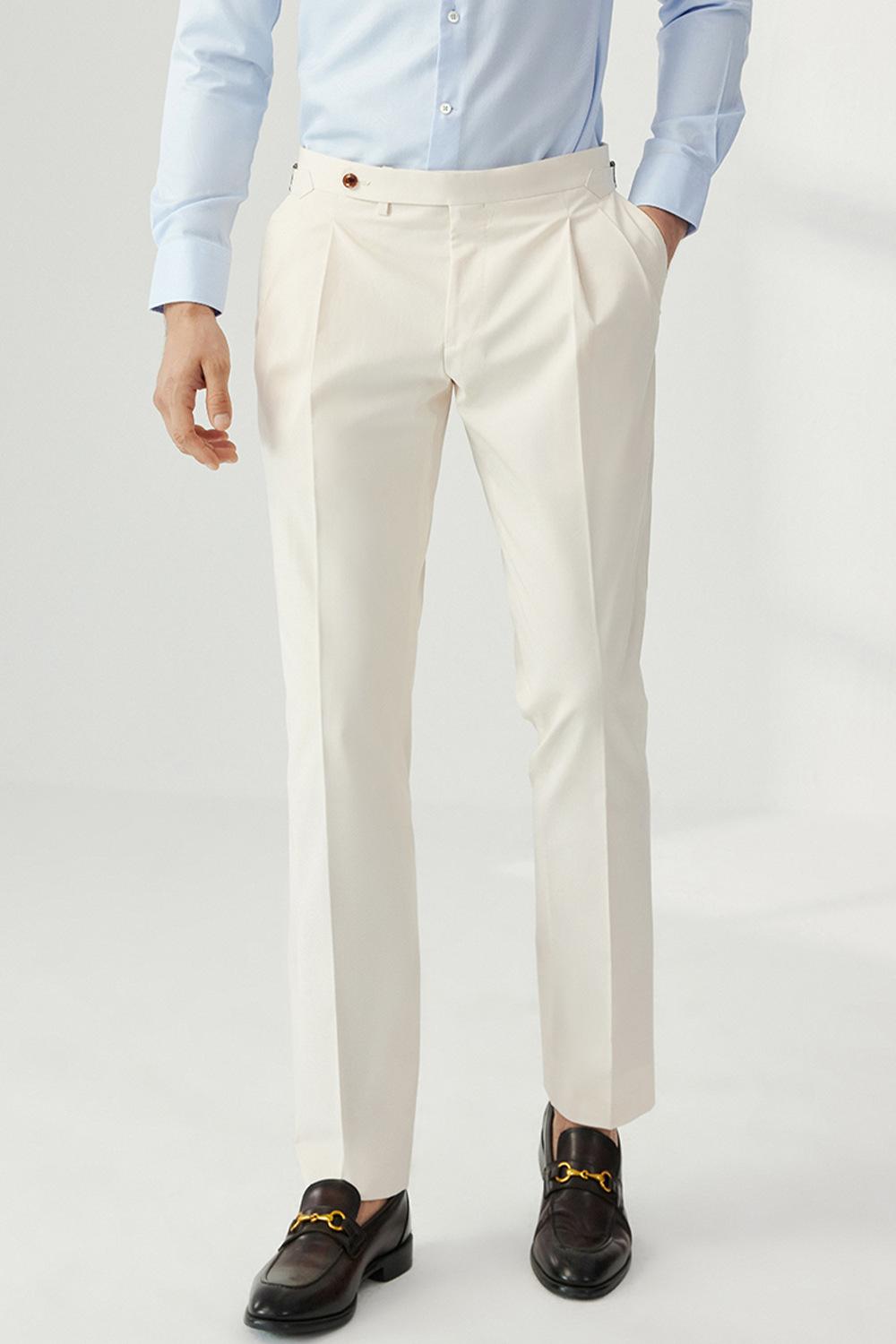 Calça de modelagem italiana, com ajustadores laterais 100% algodão - Branca Creme