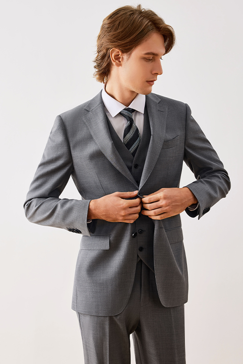 Costume single breasted, em lã tropical, com lapela notched - Cinza