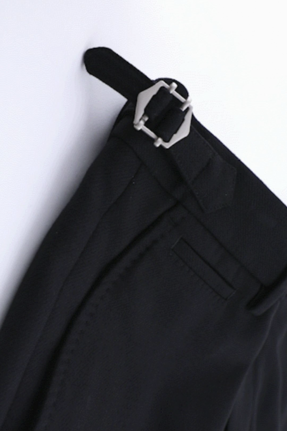 Calça de cintura alta, em lã tropical e elastano, com ajuste lateral - Preto café