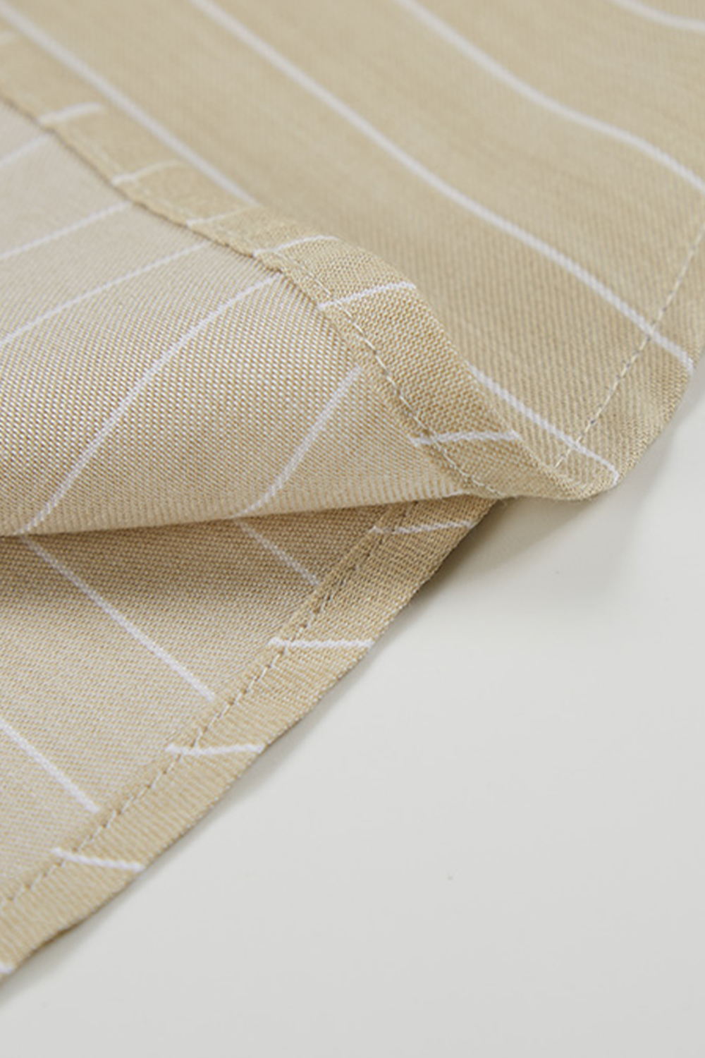 Camisa de manga comprida com colarinho windsor, em algodão com poliester - Khaki listrada