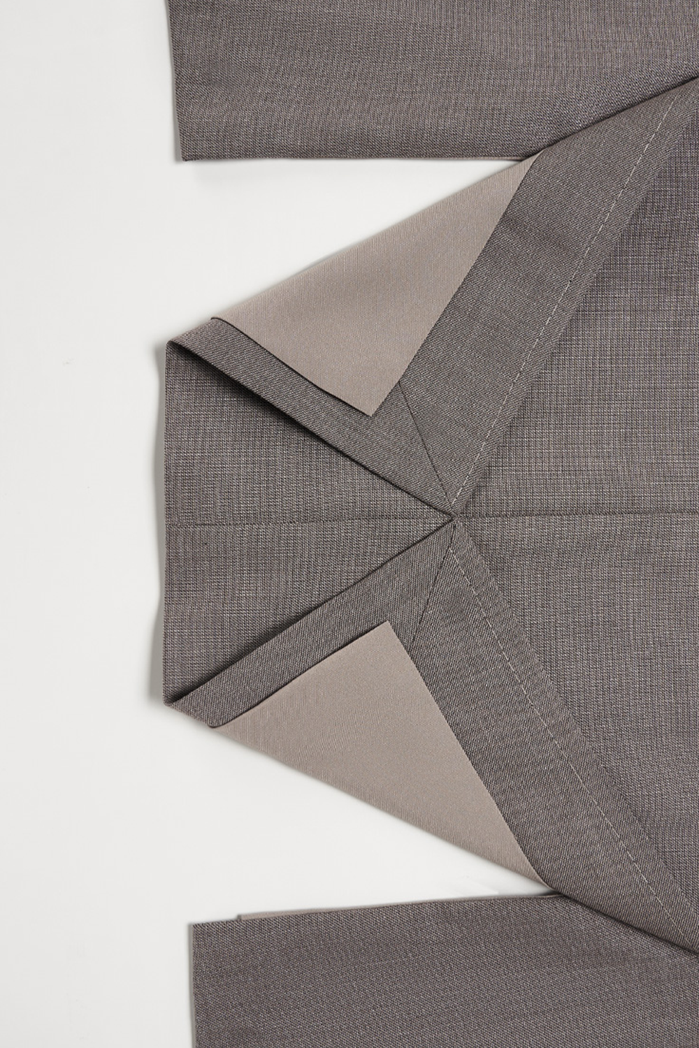 Costume single breasted em poliviscose, com lapela notched larga - Grandeur Taupe