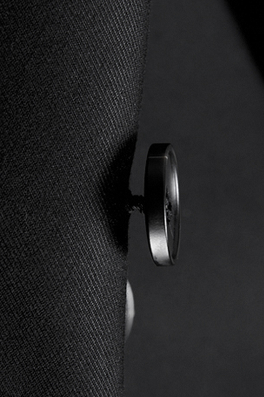 Costume double breasted 6x2, em poliviscose e elastano, com lapela peak - Preto