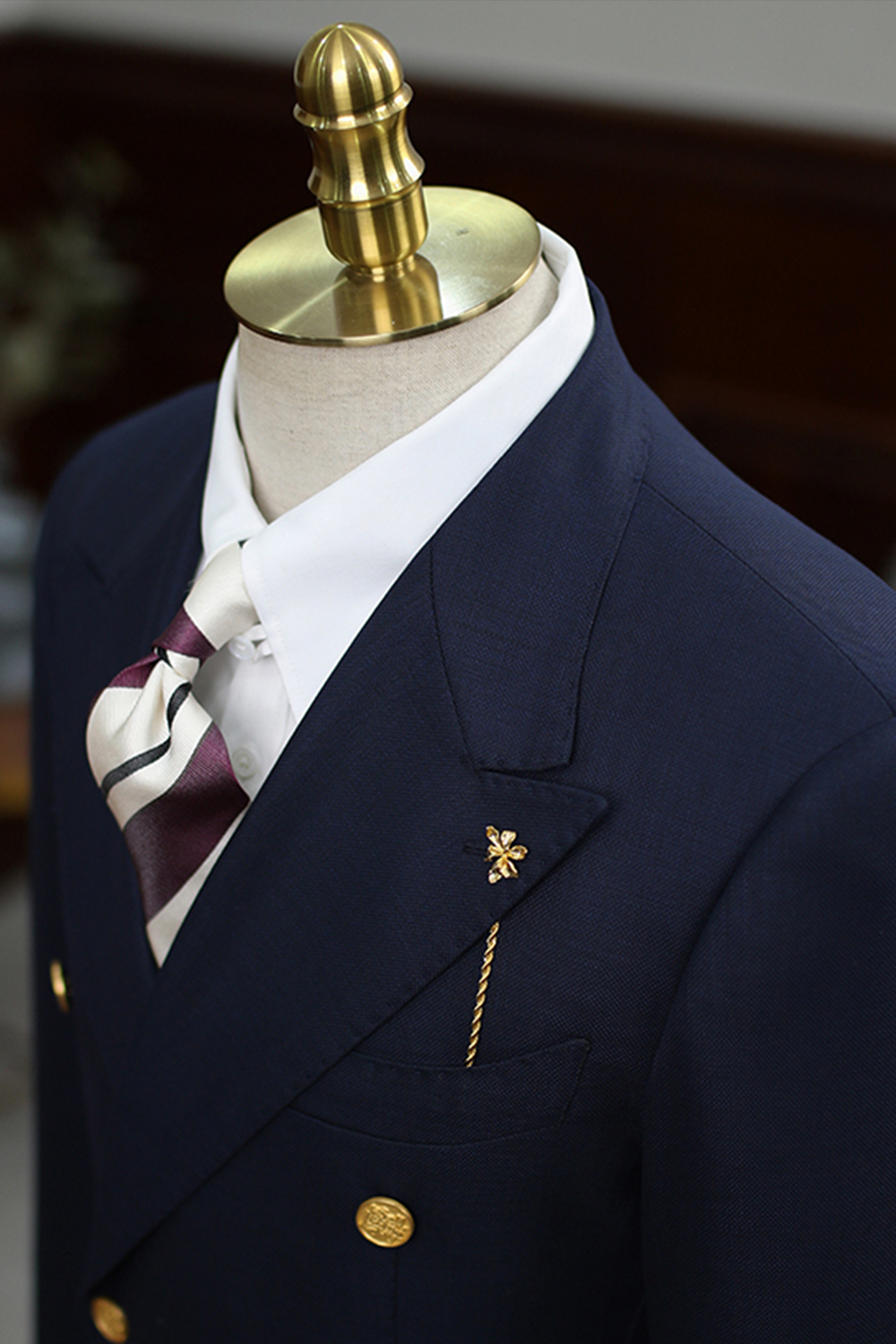 Blazer marinheiro, em lã tropical double breasted 6x4 com lapela peak large - Navy Azul