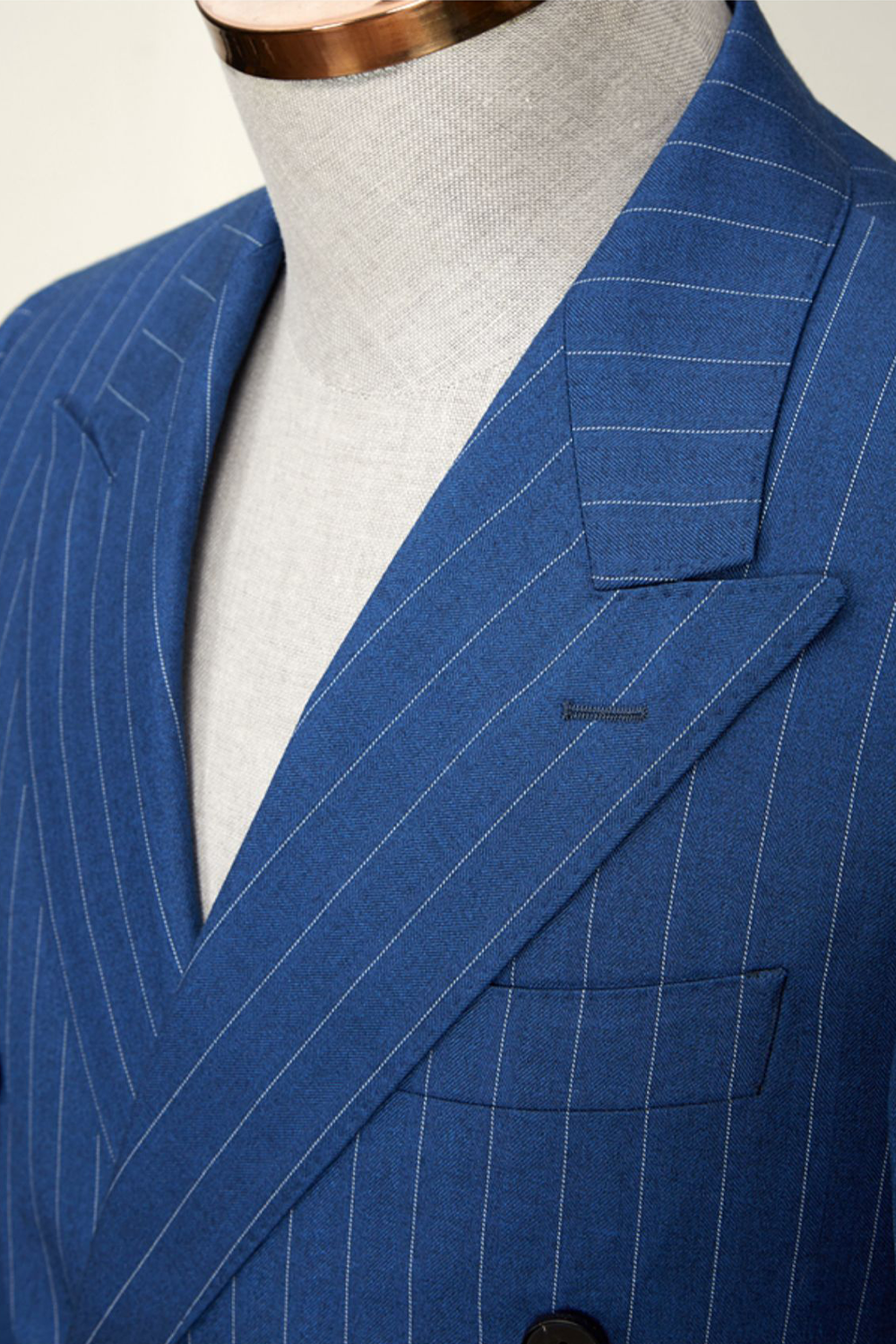 Costume double breasted, 6x2 com lapela peak - Azul bic com riscas de giz