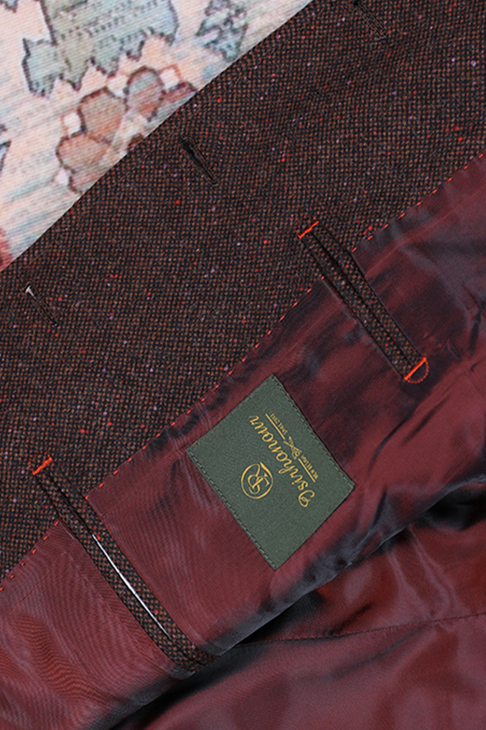 Safari Winter, em lã tweed, com forro bemberg rayon.