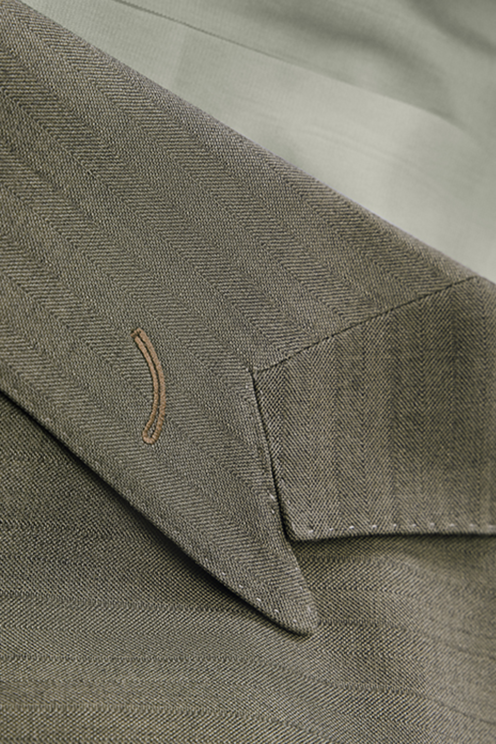 Costume double breasted 6x2, em polilã com elastano e lapela peak- Khaki Chá