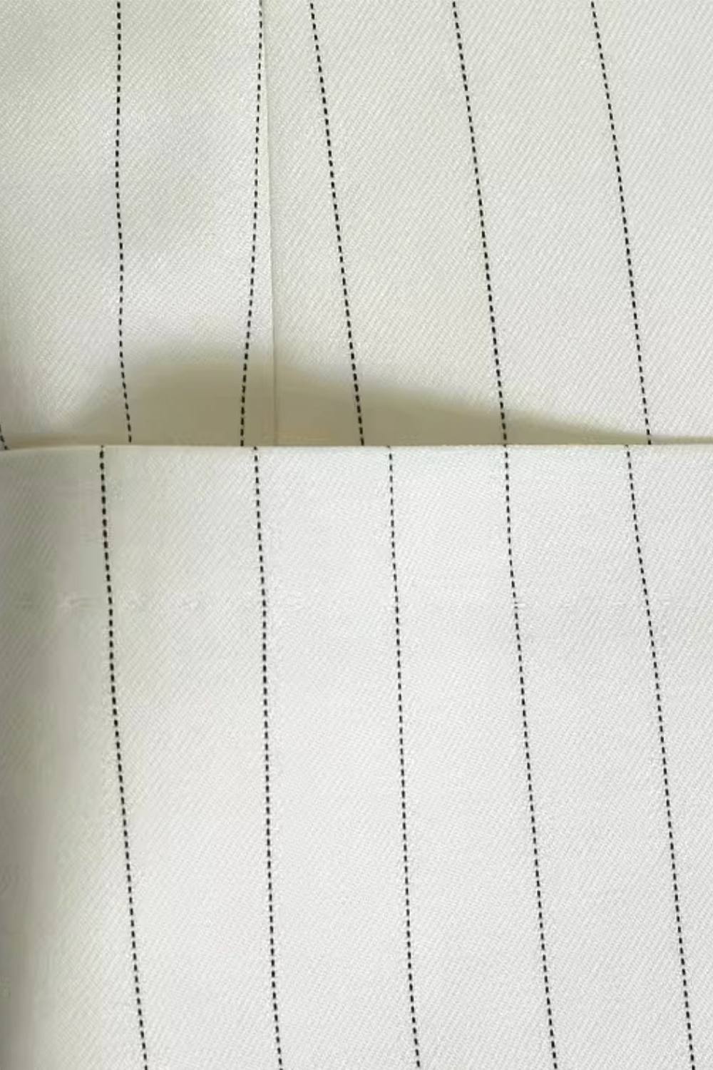 Blazer double breasted 6x2, em lã merino super 130'S, 17.20 micron, com lapela peak - Off White listrado, arabesco