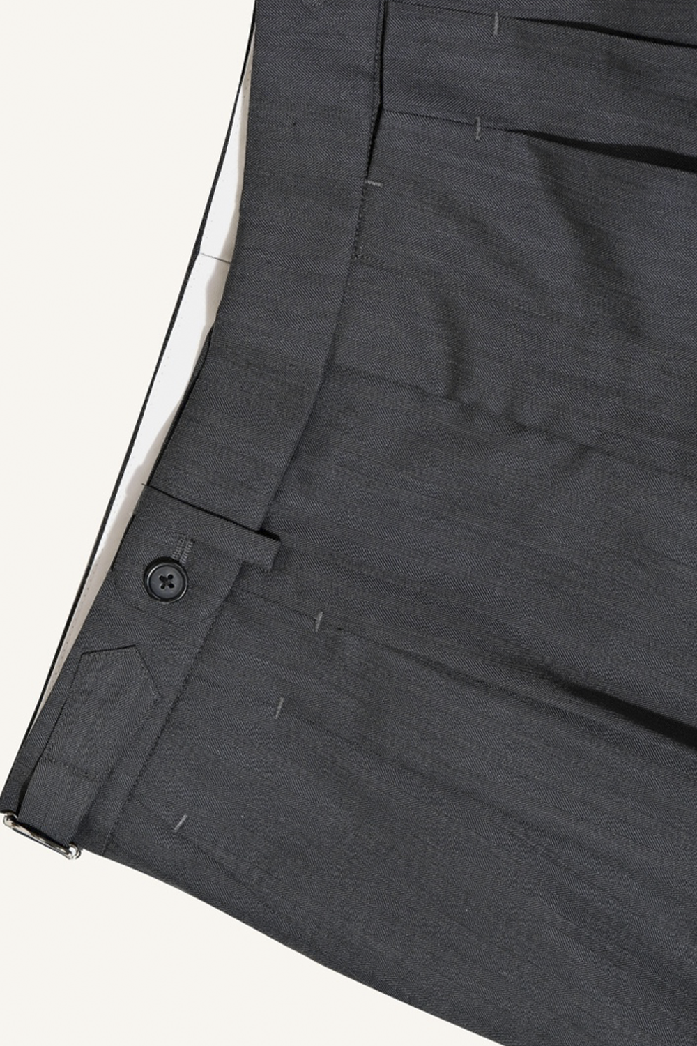 Calça em lã tropical, com ajuste lateral - Cinza chumbo