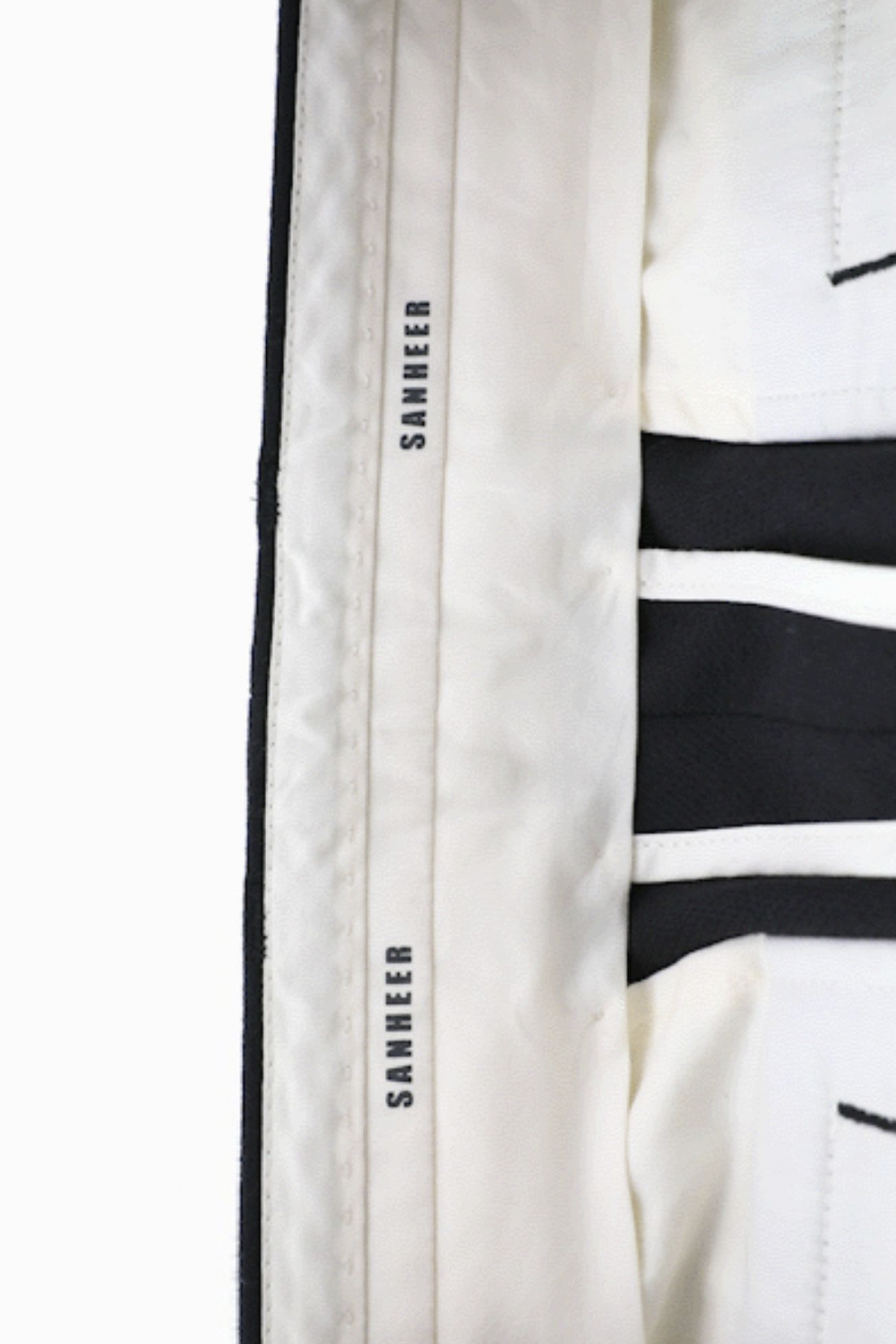 Calça de cintura alta, em lã tropical e elastano, com ajuste lateral - Preto café