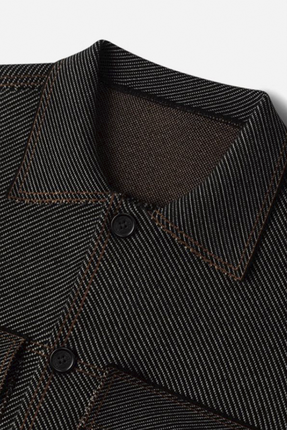 Jaqueta alfaiataria workwear, curta, com lapela e bolsos frontais - Sarja Mista