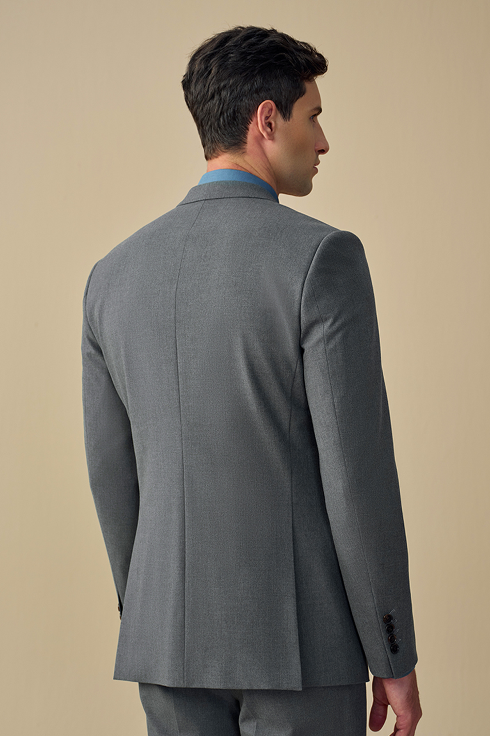 Costume single breasted, em polilã e elastano com lapela peak - Cinza