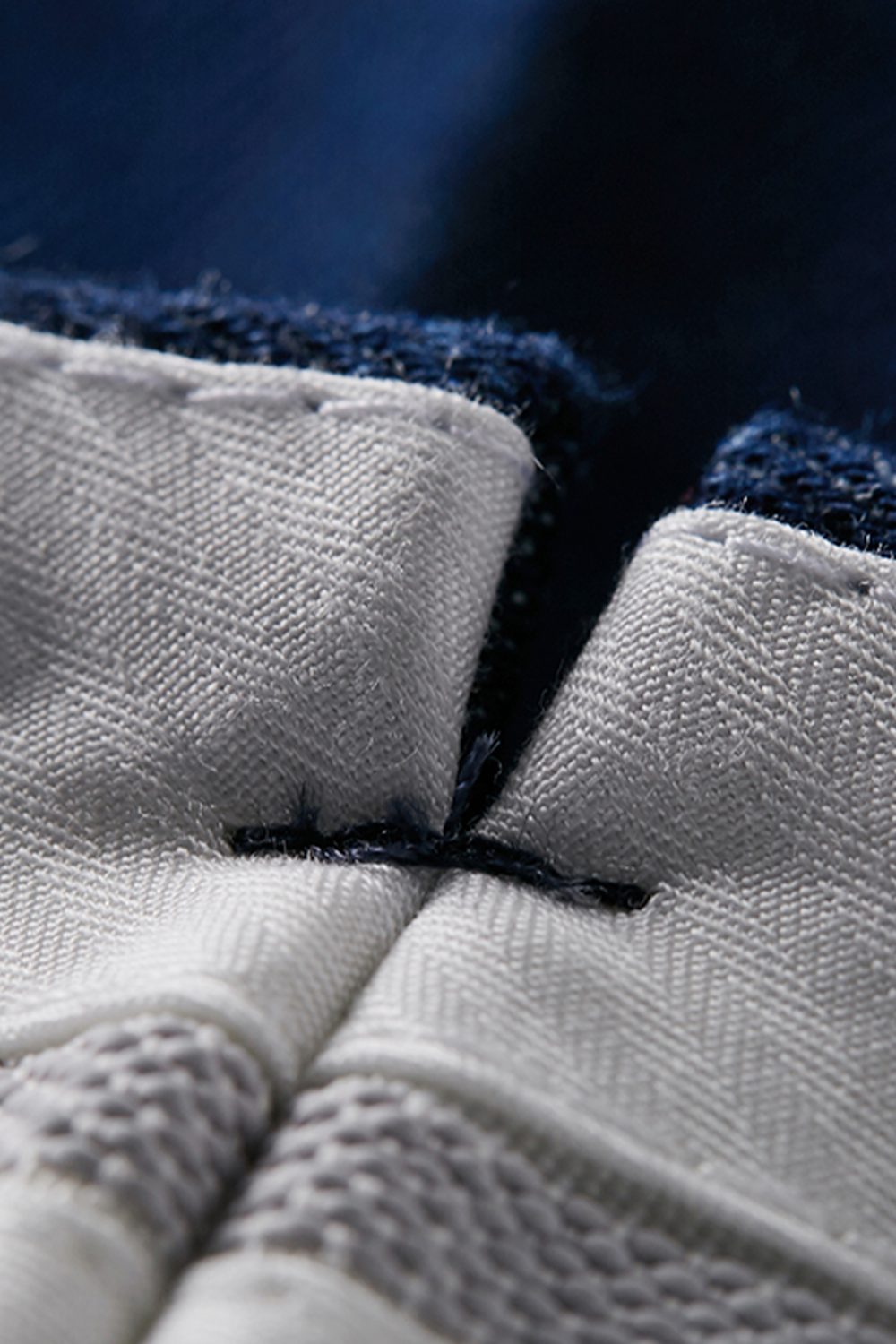 Calça de modelagem italiana, com ajustadores laterais 100% algodão - Maggio Jeans
