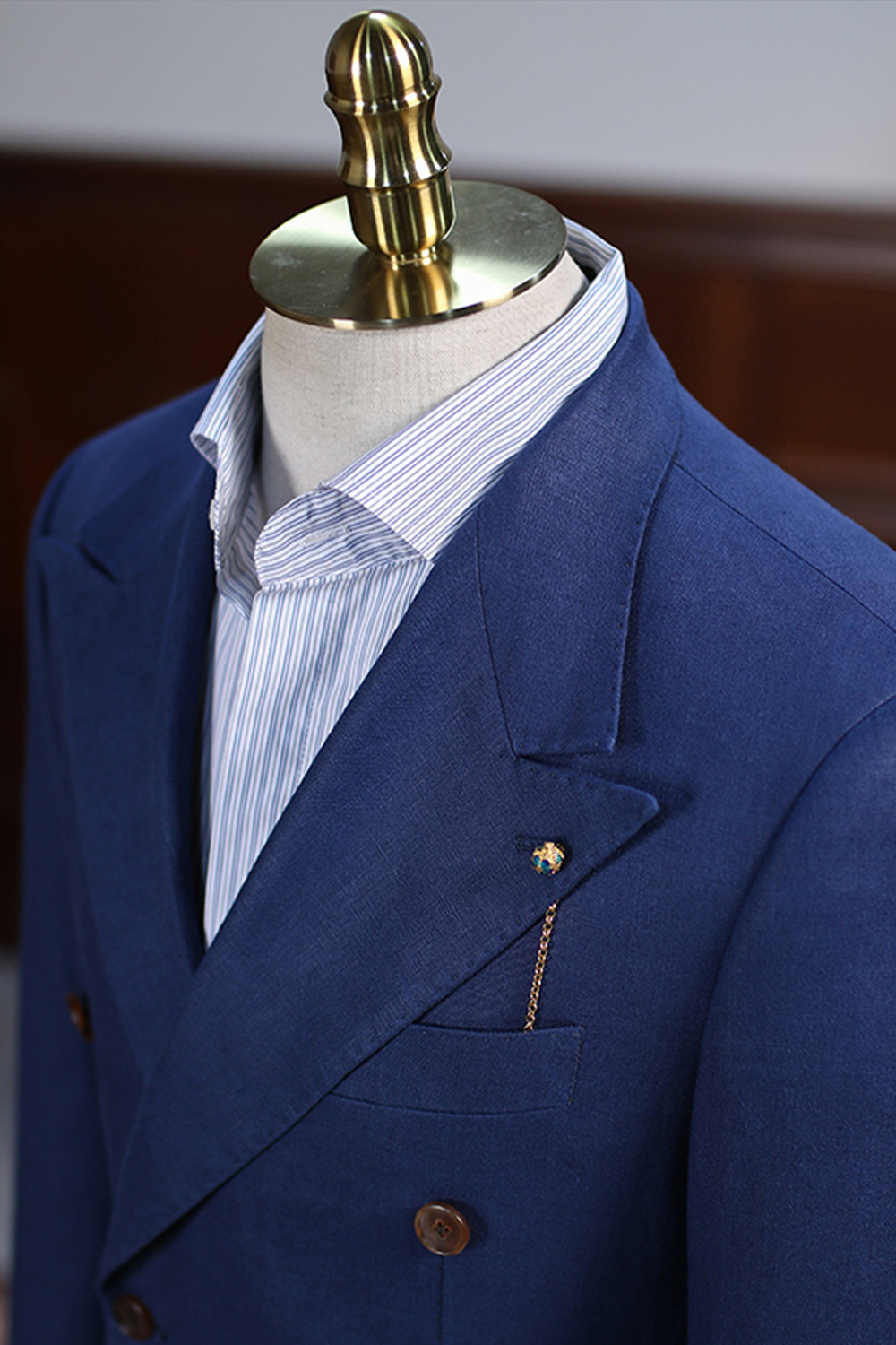Blazer em linho, double breasted 6x2, com lapela peak large - Azul