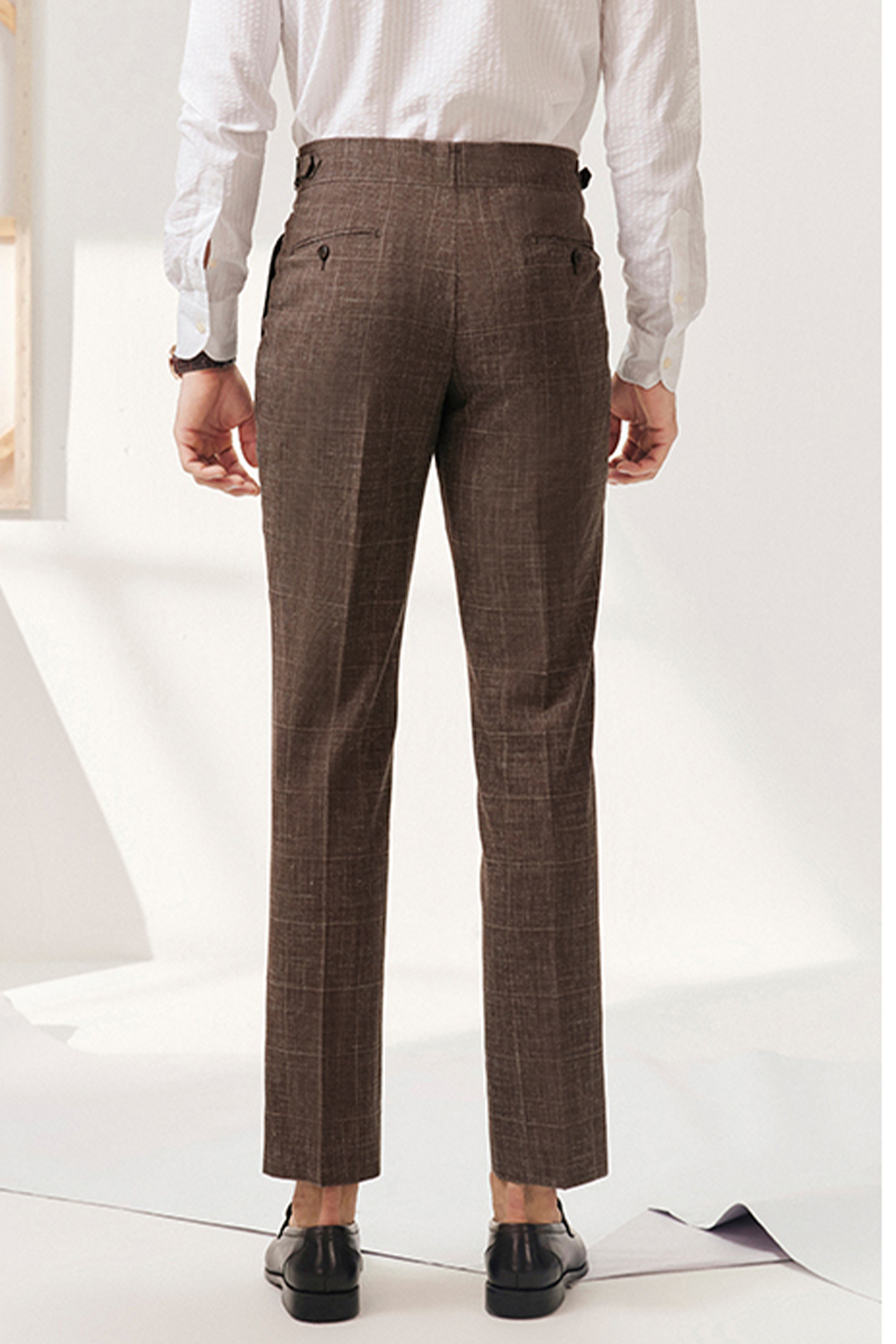 Lanifício Vitale Barberis Canonico - Costume double breasted 6x2, half canvas em lã, linho e seda com lapela peak - Marrom café