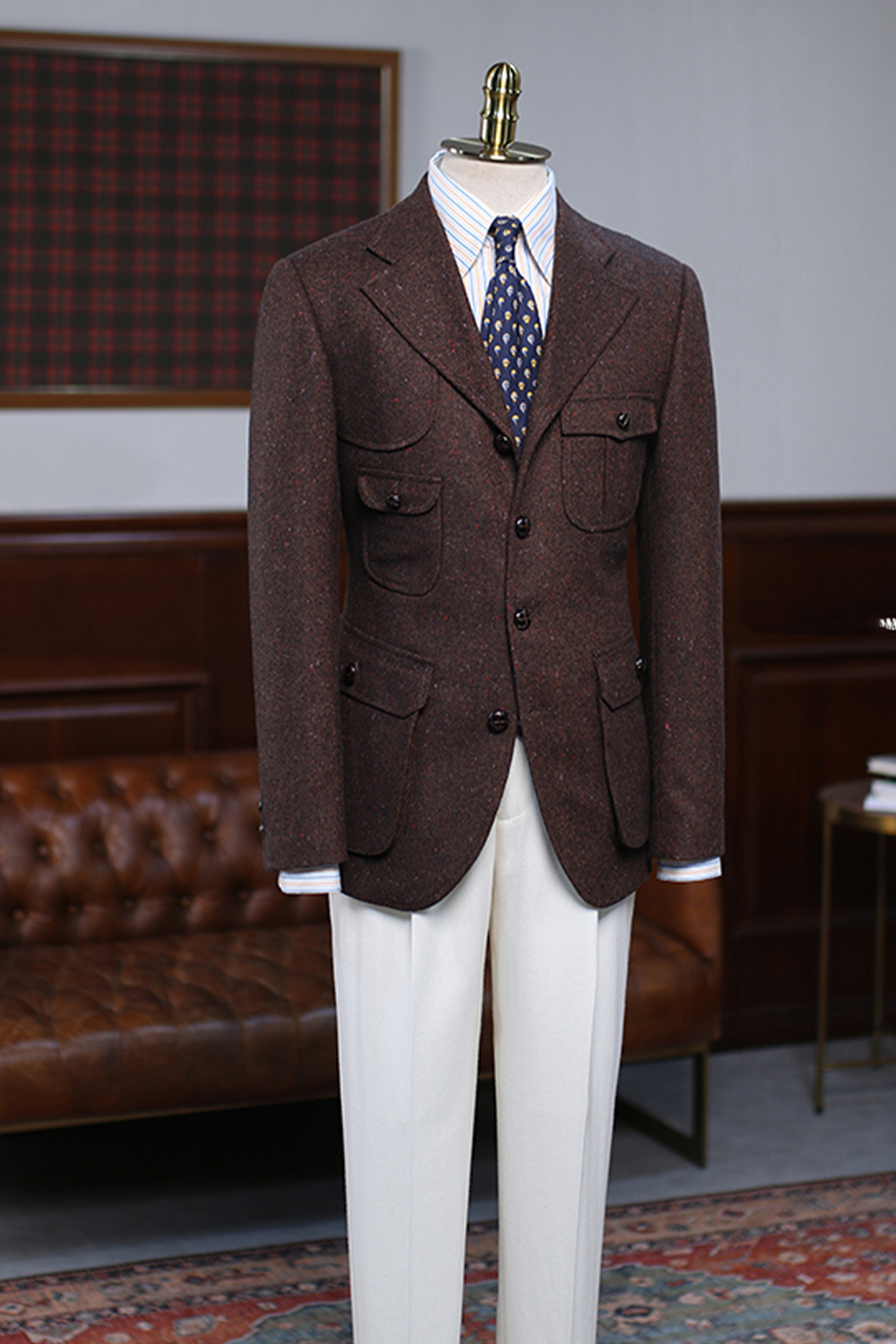 Safari Winter, em lã tweed, com forro bemberg rayon.