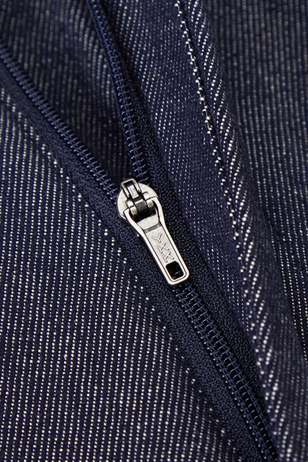 Calça em modelagem italiana jeans de algodão, cintura alta, com ajustadores laterais - Jeans - ANS