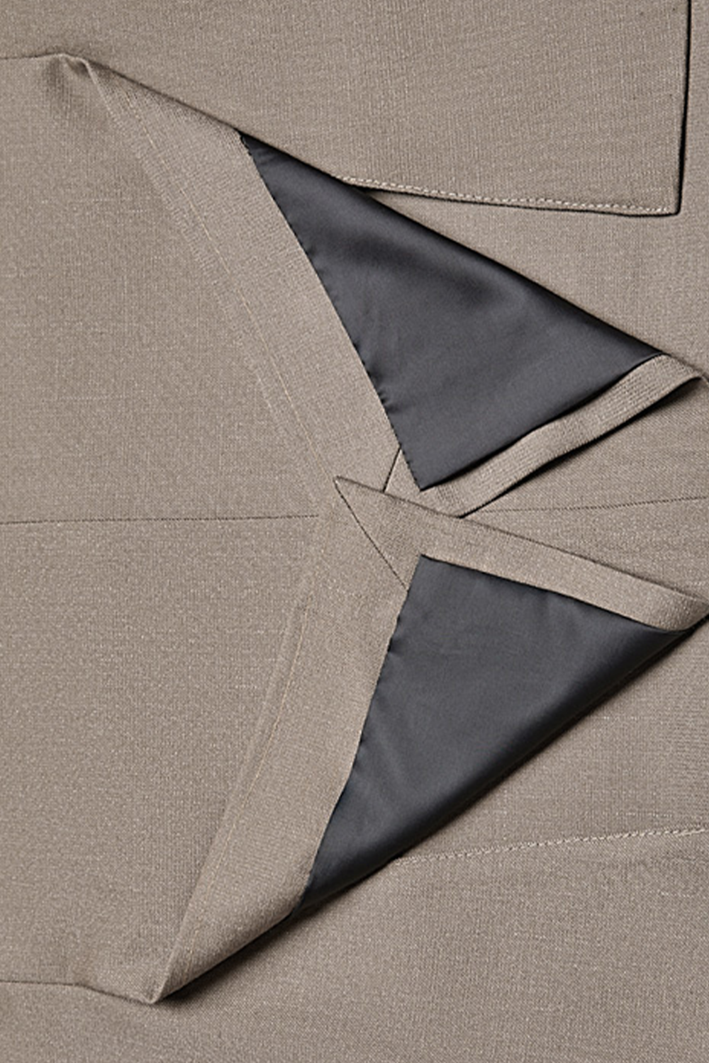 Costume single breasted em poliviscose e elastano, com lapela notched - Khaki