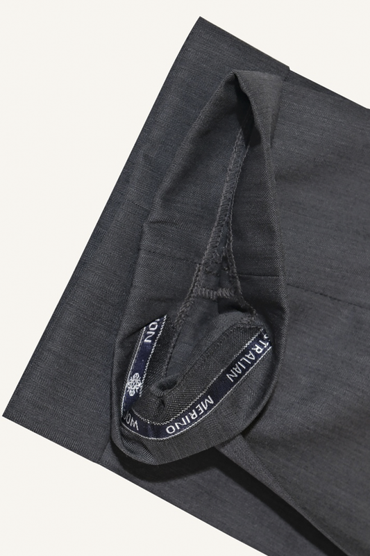 Calça em lã tropical, com ajuste lateral - Cinza chumbo