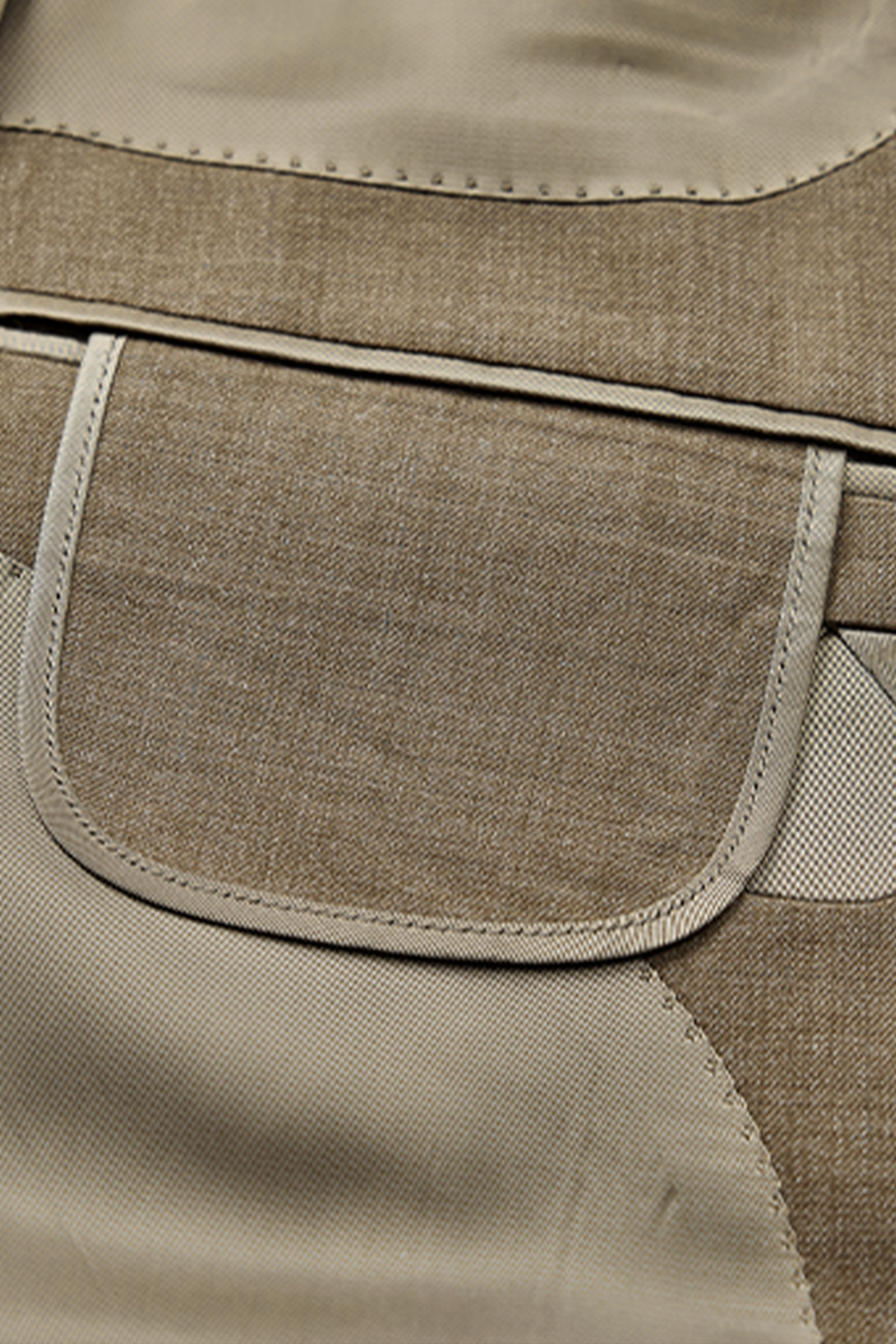 Costume single breasted em poliviscose, com lapela peak- Khaki
