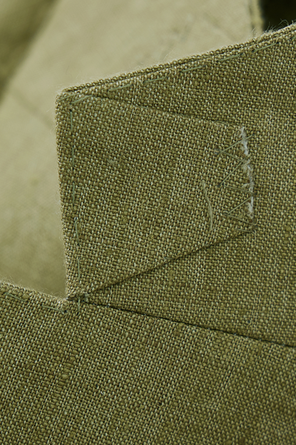 Costume desestruturado single breasted, 100% linho, com lapela notched - Verde oliva