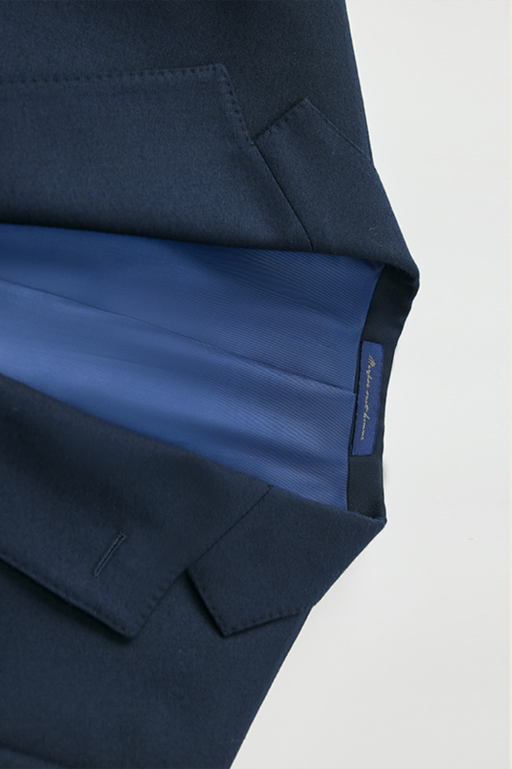 Costume single breasted, em lã tropical, com lapela notched - Azul marinho