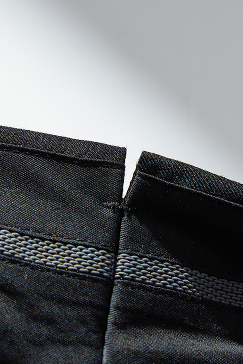 Calça em lã merino super 120's, 17.75µ, com ajuste lateral - Preta