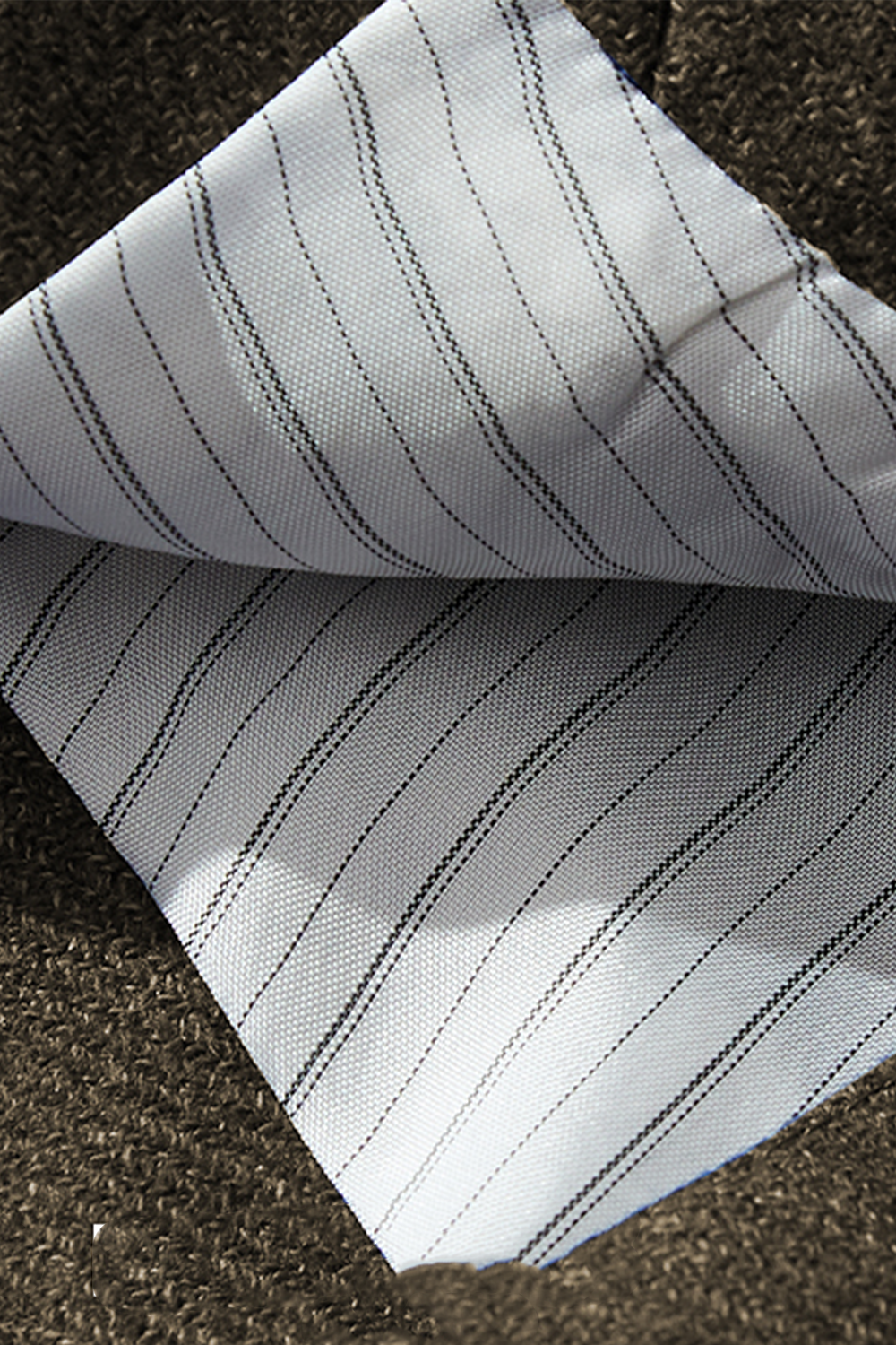 Blazer em lã, rami e seda, half canvas, single breasted com lapela notched - Marrom Xadrez