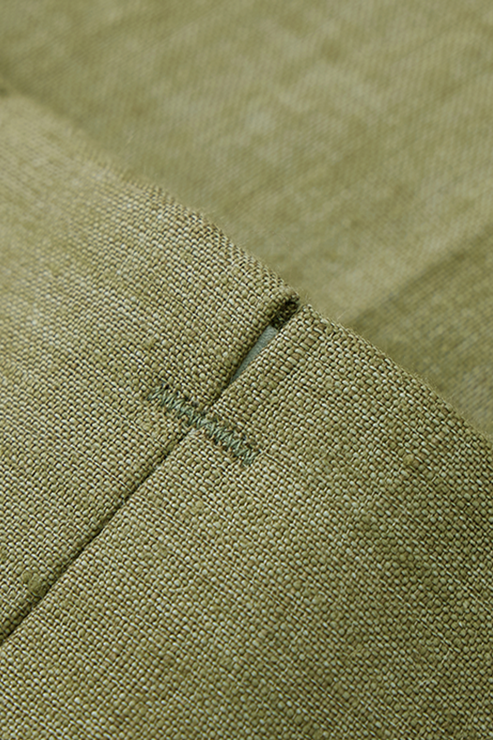 Costume desestruturado single breasted, 100% linho, com lapela notched - Verde oliva