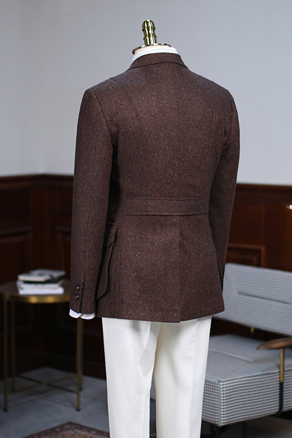 Safari Winter, em lã tweed, com forro bemberg rayon.