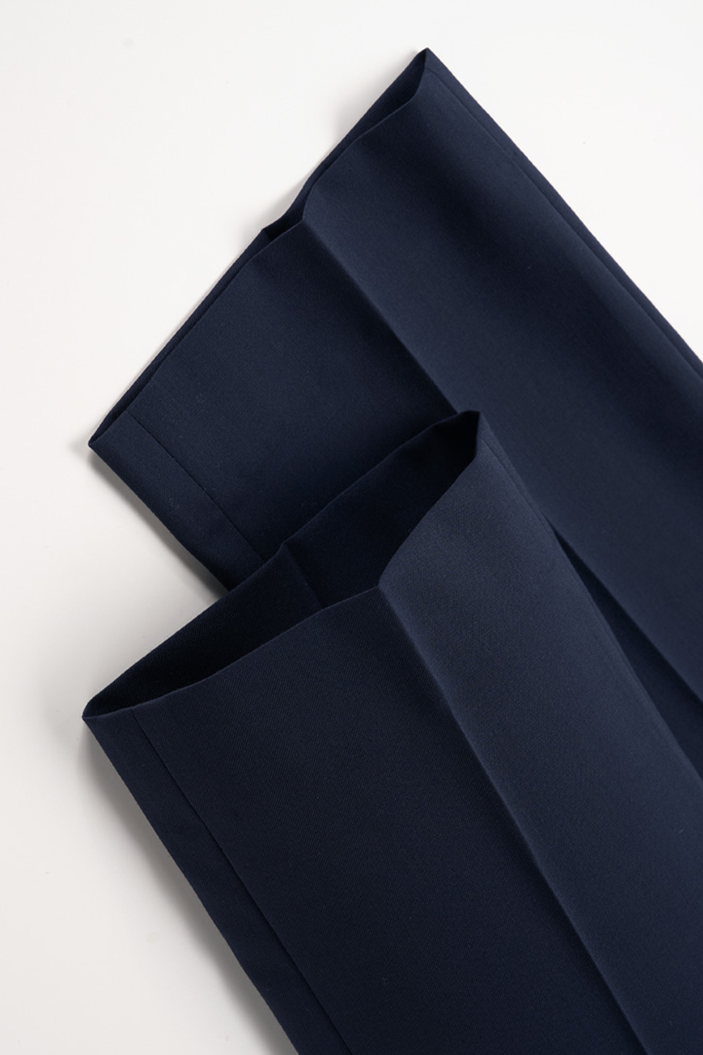 Costume single breasted, em lã tropical com elastano, lapela notched - Azul Marinho