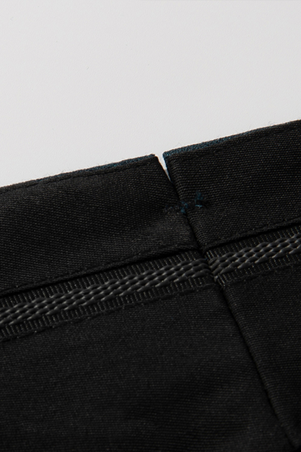 Lanifício REDA 1865 - Calça de cintura alta, em lã 110's 18.25 micron, com faixa frontal e ajustador lateral - Azul petróleo