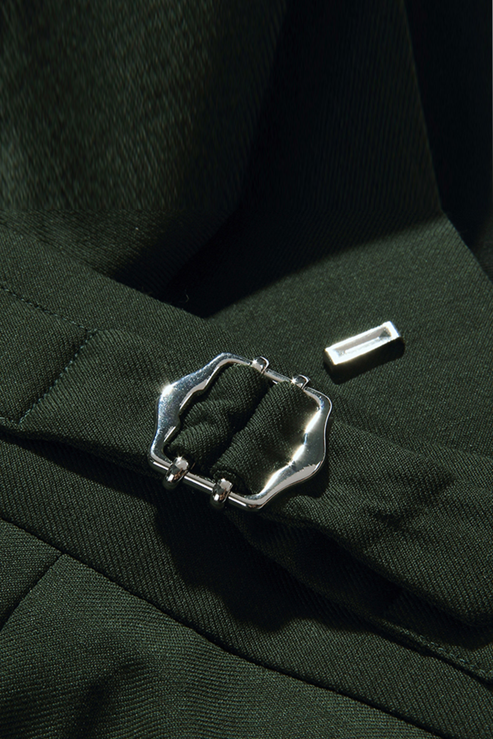 Lanifício Nobility Suitings - Calça em modelagem italiana, em lã merino 130'S, 17.25 µ, cintura alta, com ajustadores laterais - Verde