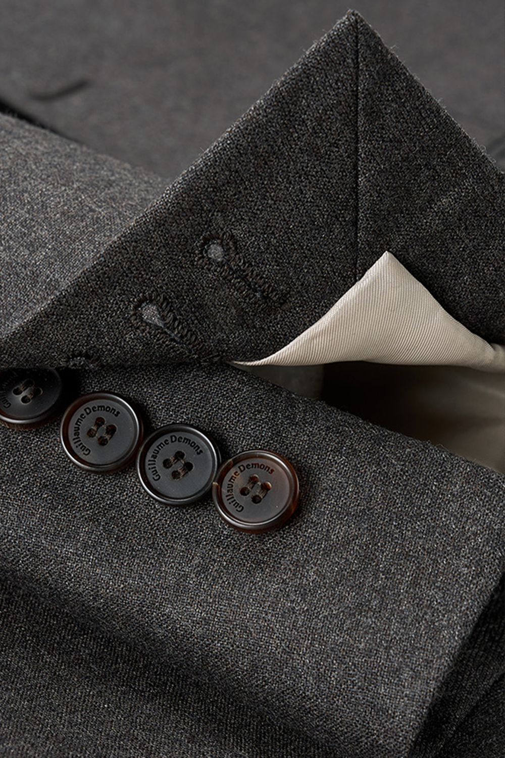 Lanifício Vitale Barberis Canonico - Costume single breasted, half canvas, lapela notched, em lã merino super 110 18.25 µ - Cinza Sândalo