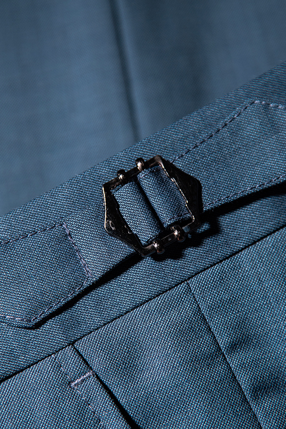 Calça em modelagem italiana, em lã tropical com cintura alta e ajustadores laterais - Azul Índigo