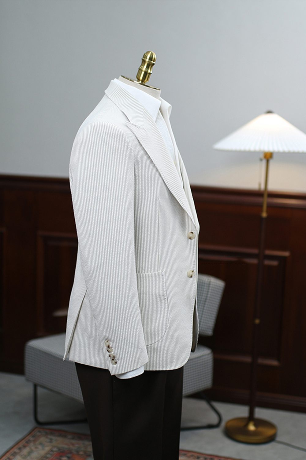 Blazer em tecido seersucker, single breasted com lapela peak - Listras khaki