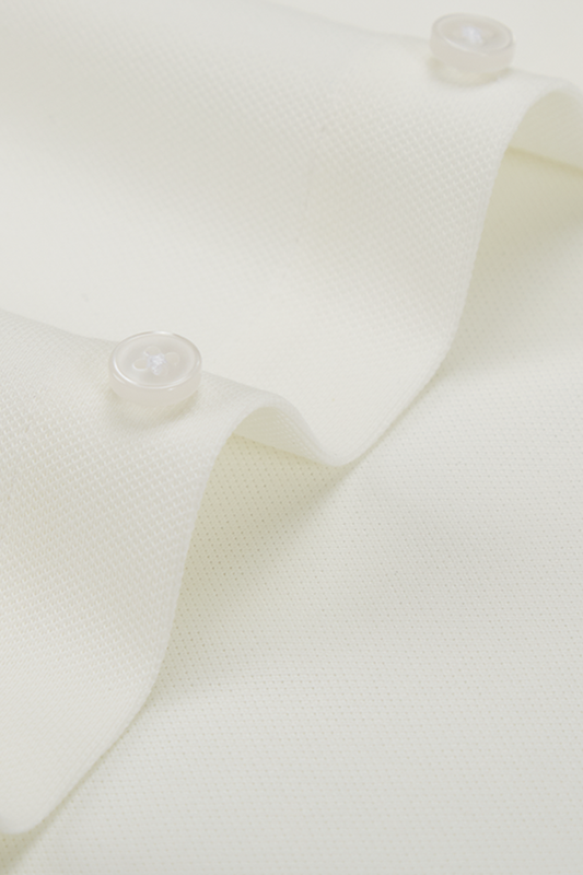 Camisa de manga comprida com colarinho windsor, com elastano - Branca off-white