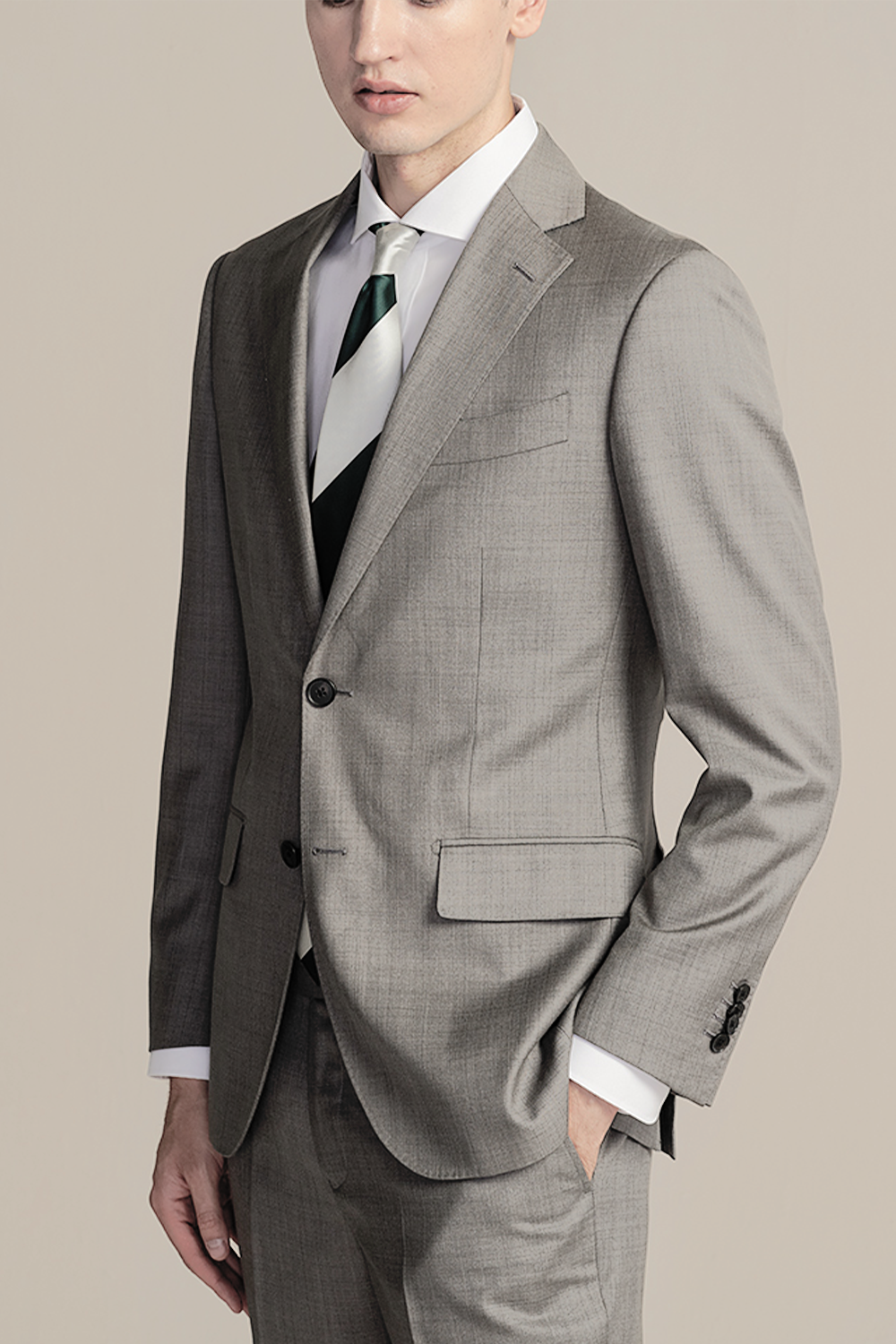 Costume single breasted em poliviscose, com lapela notched média - Cinza