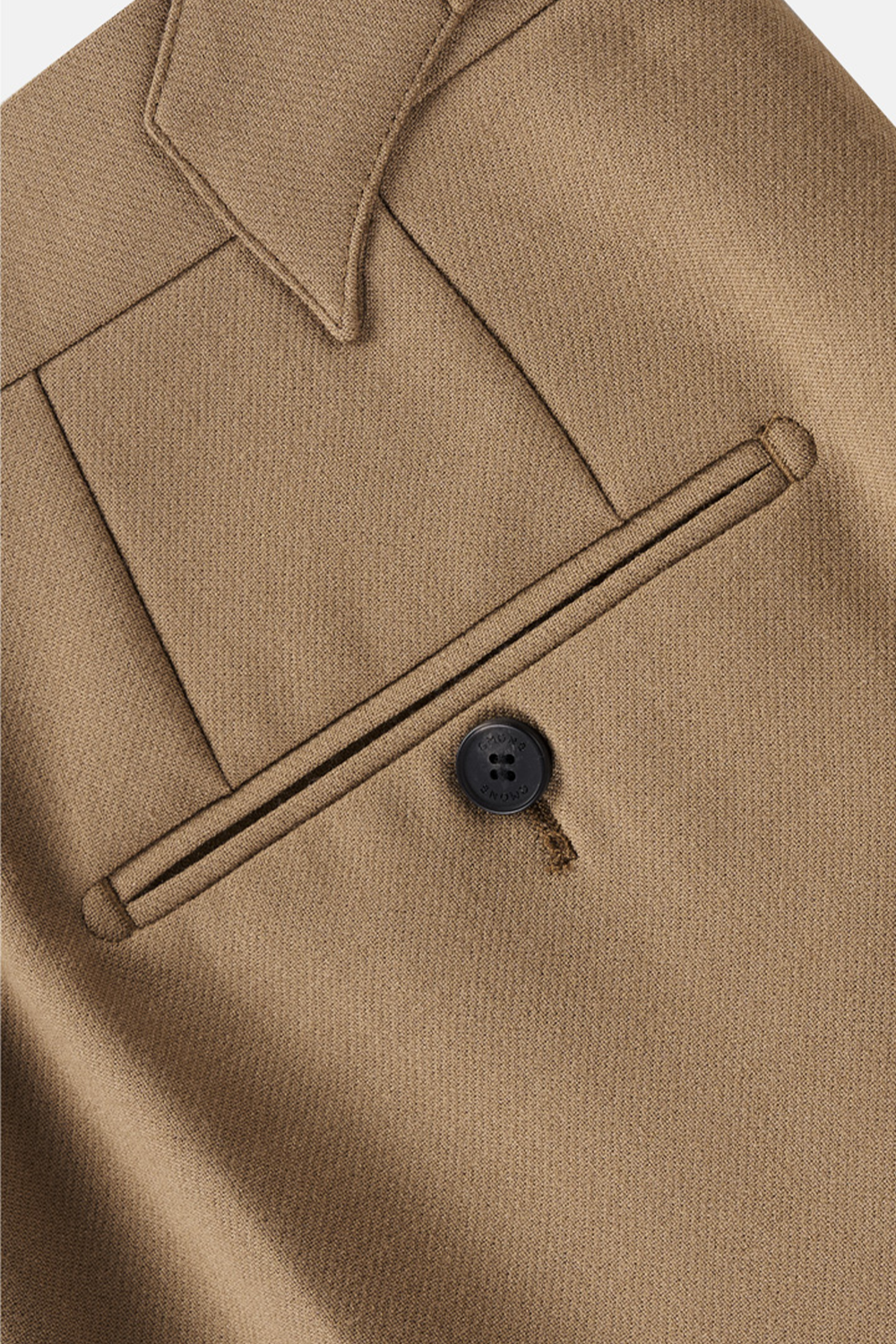 Calça em modelagem italiana, em polilã, cintura alta, com ajustadores laterais - Khaki caramelo