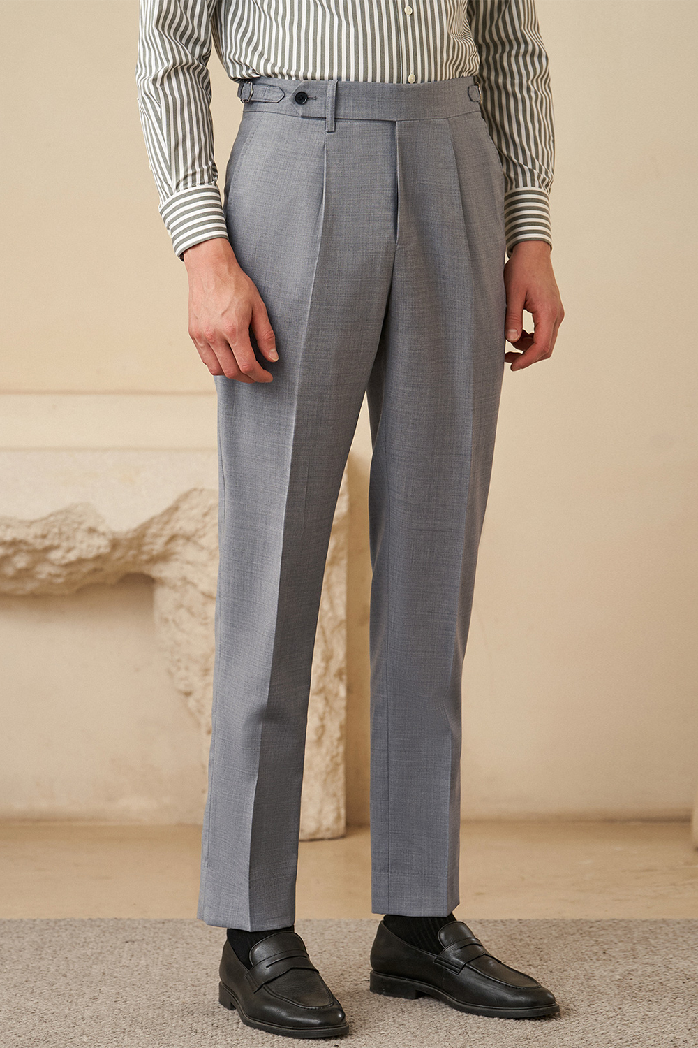 Lanifício Vitale Barberis Canonico - Calça em modelagem italiana, em lã merino 110'S, 18.25 µ, cintura alta, com ajustadores laterais - 3 Cores