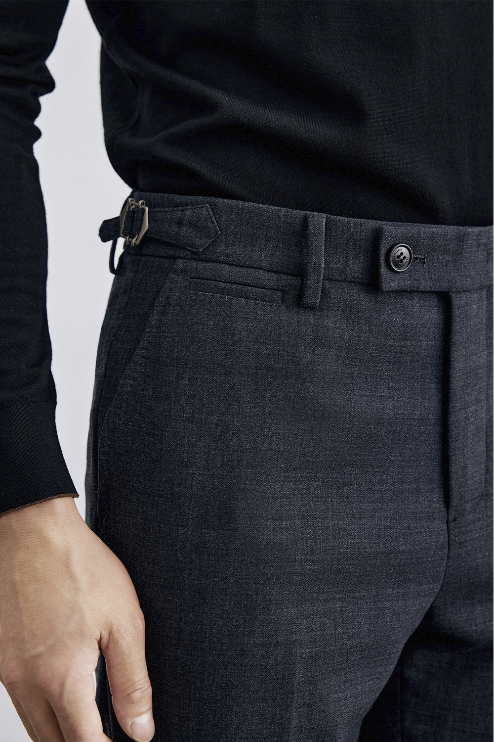 Calça de cintura alta, em lã tropical e elastano, com ajuste lateral - Cinza