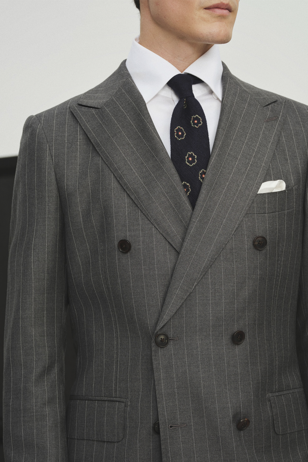 Lanifício Vitale Barberis Canonico - Costume double breasted 6x2, half canvas, lapela peak, em lã merino super 110 18.25 µ - Cinza risca de giz (VBC)