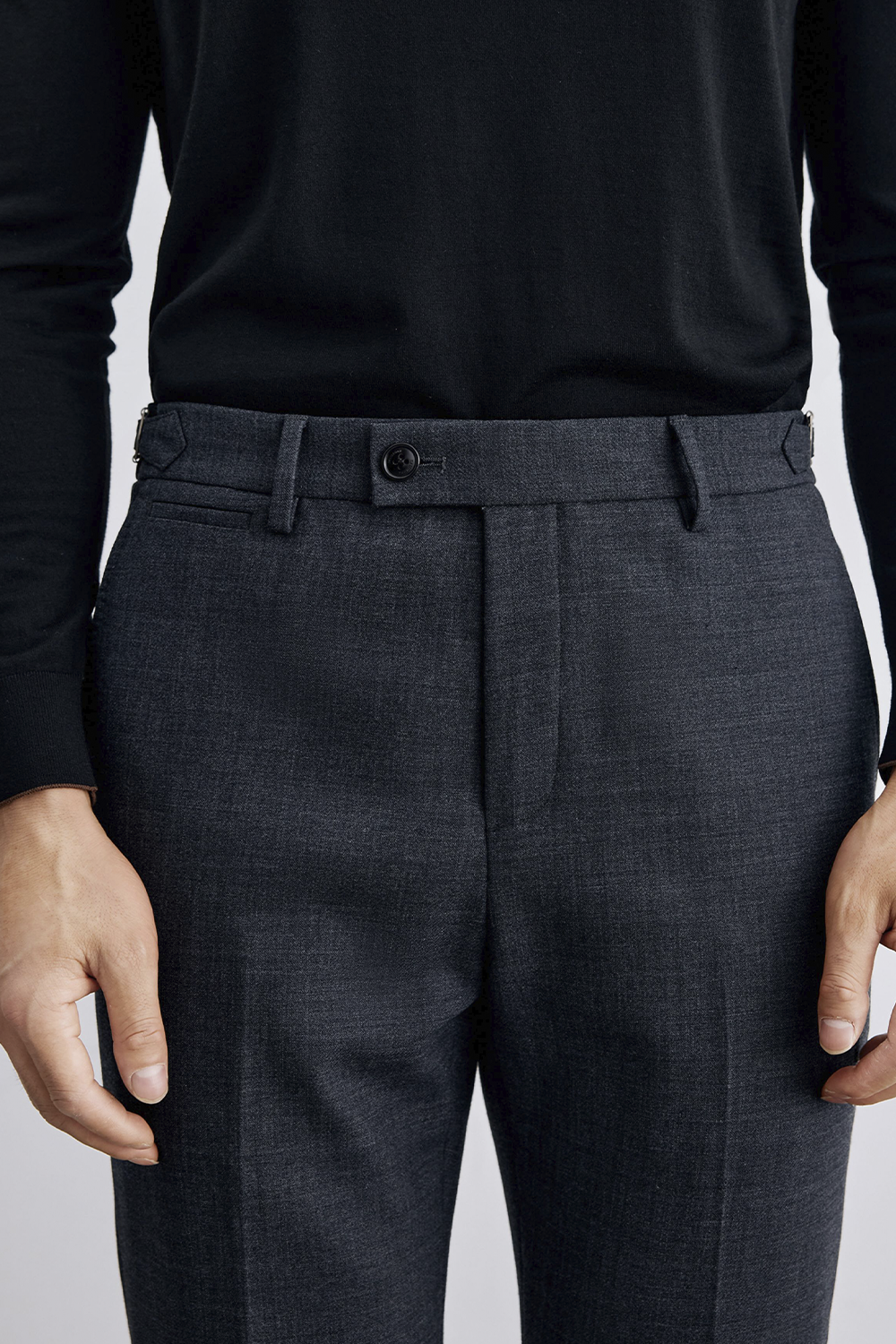Calça de cintura alta, em lã tropical e elastano, com ajuste lateral - Cinza