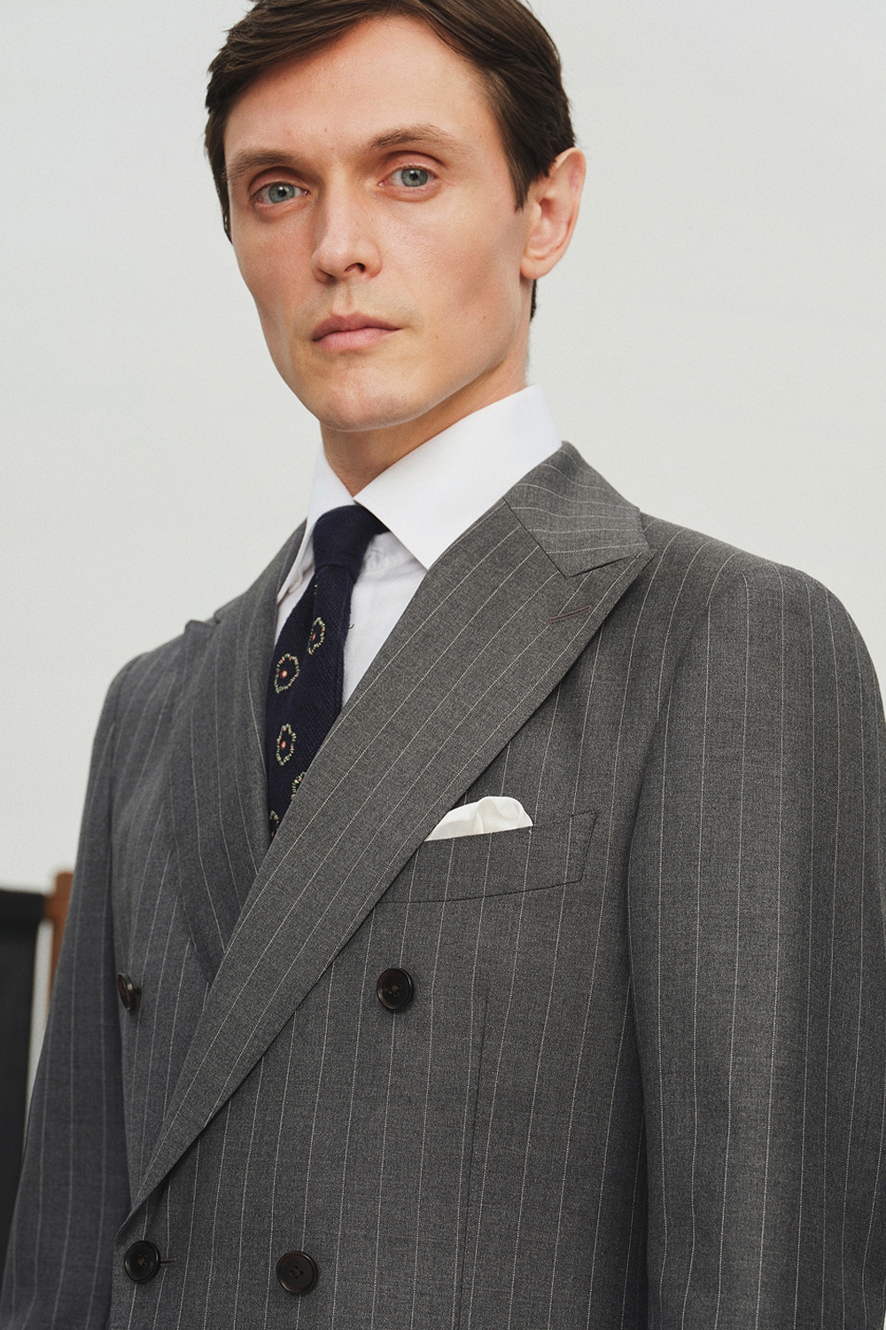 Lanifício Vitale Barberis Canonico - Costume double breasted 6x2, half canvas, lapela peak, em lã merino super 110 18.25 µ - Cinza risca de giz (VBC)