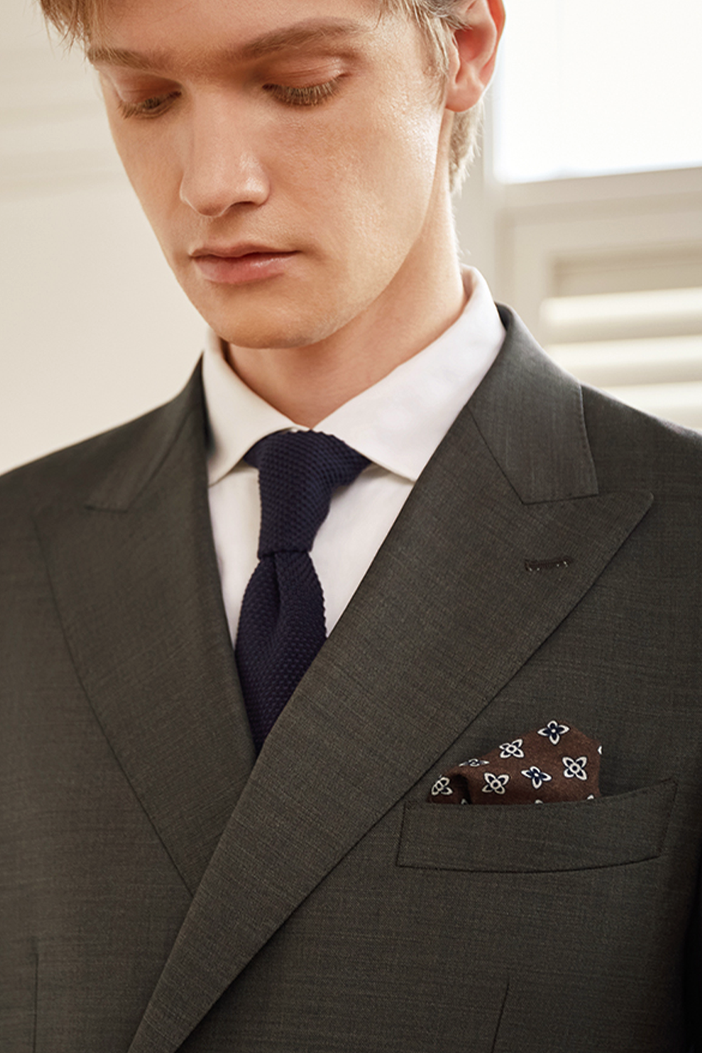 Lanifício Vitale Barberis Canonico - Costume double breasted 4x1, half canvas, lapela peak, em lã merino super 110 18.25 µ - Marrom Carvalho